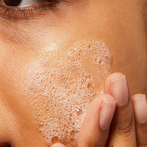 Cerave-Hydrating-Foaming-Oil-Huile_Lavante_Application_Visage_700x785